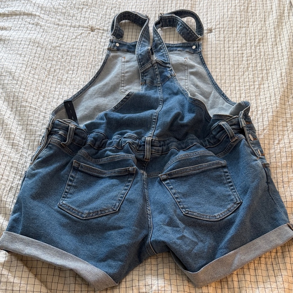 Light Blue Denim Short Maternity Overalls with Front Bib Pocket- Isabel - Picture 9 of 15
